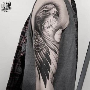 tatuaje_hombro_aguila_Logia_Barcelona_Jas